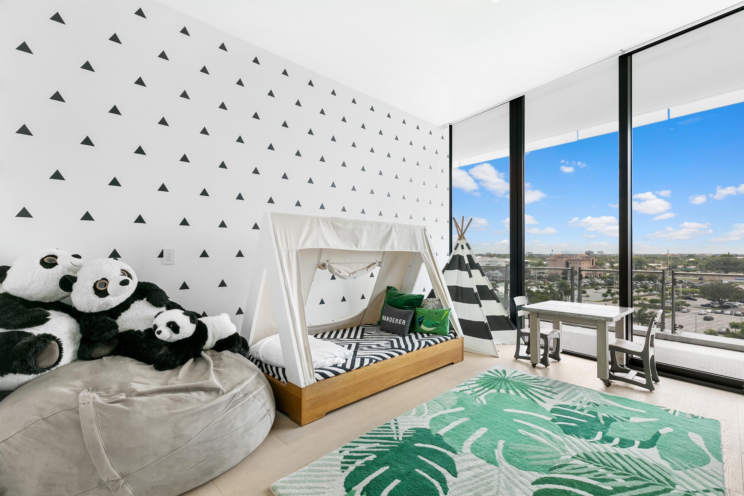 BRISTOL CONDO - Residential