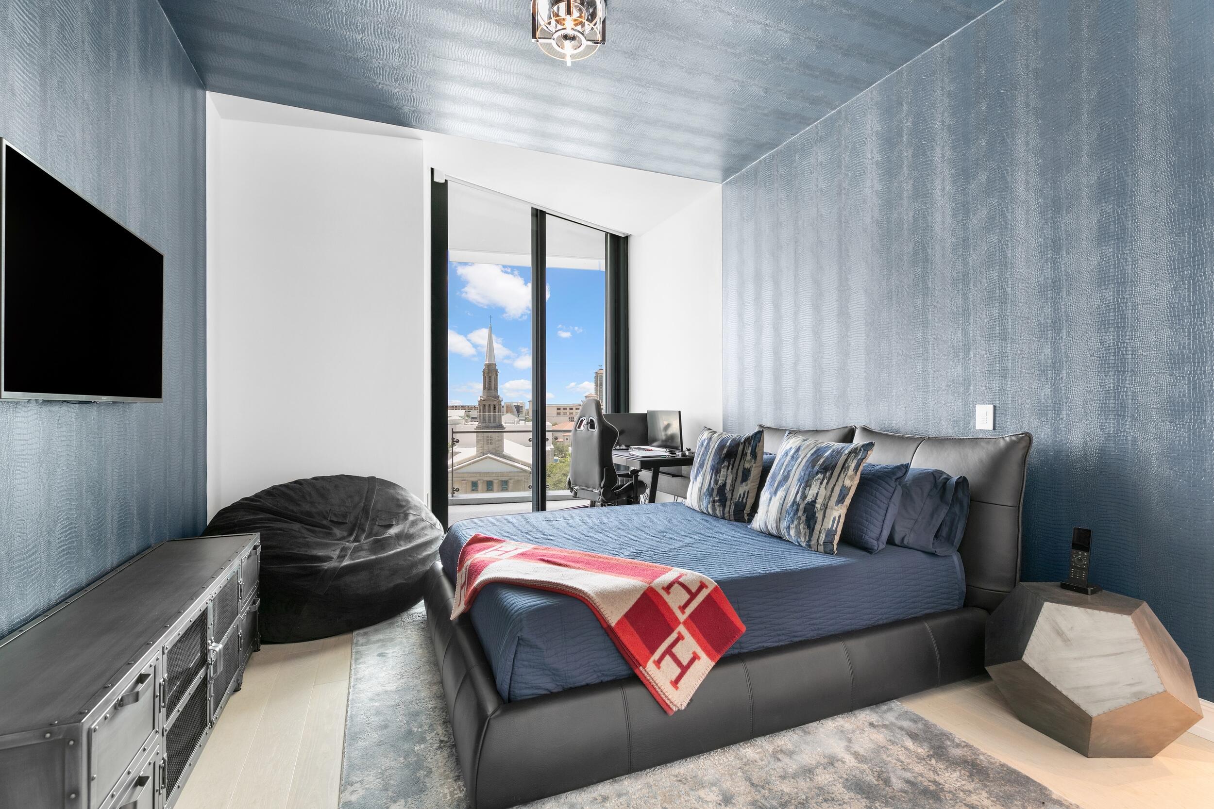 BRISTOL CONDO - Residential