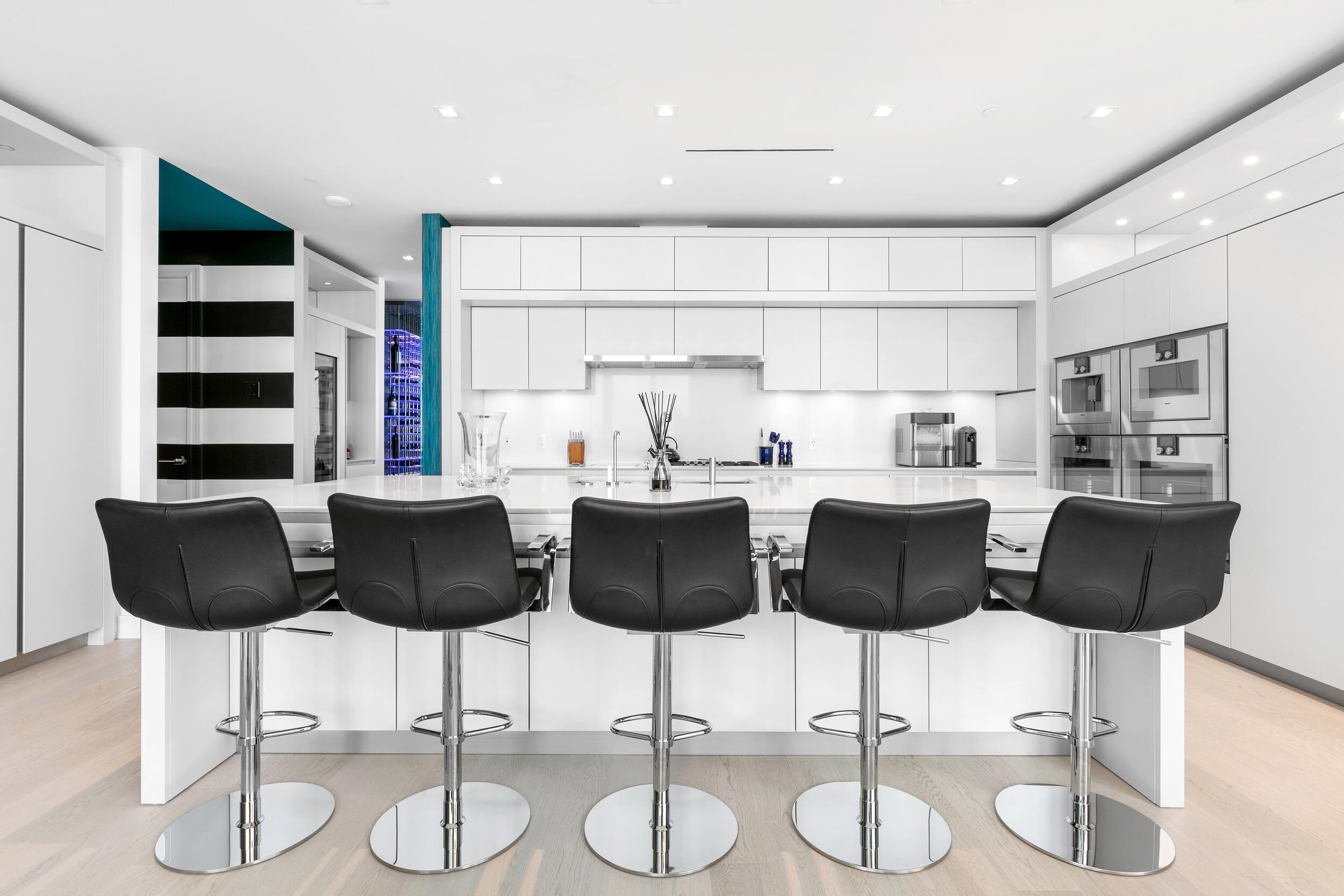 BRISTOL CONDO - Residential