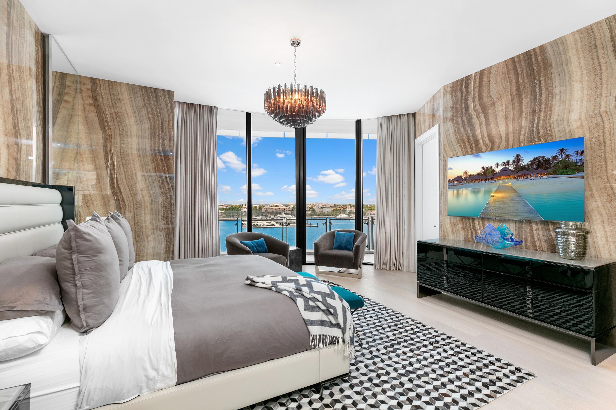 BRISTOL CONDO - Residential