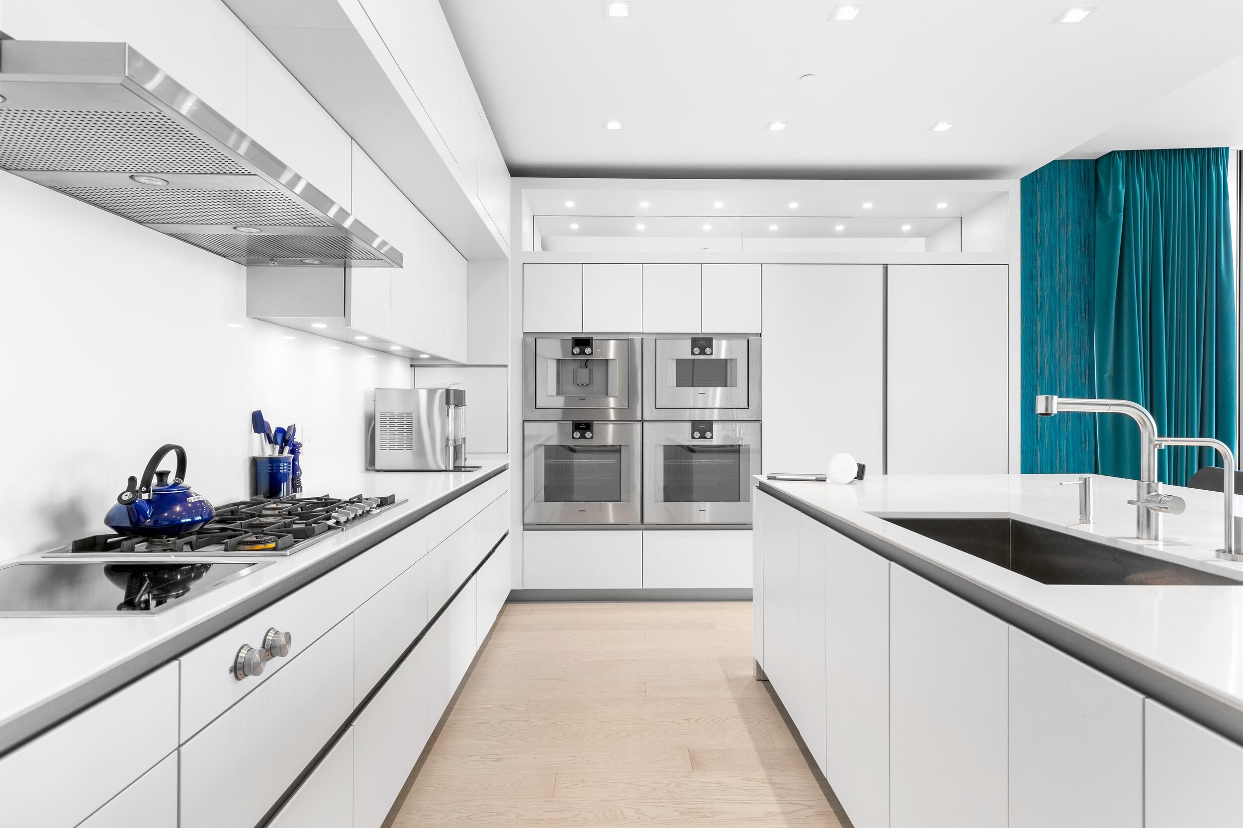 BRISTOL CONDO - Residential