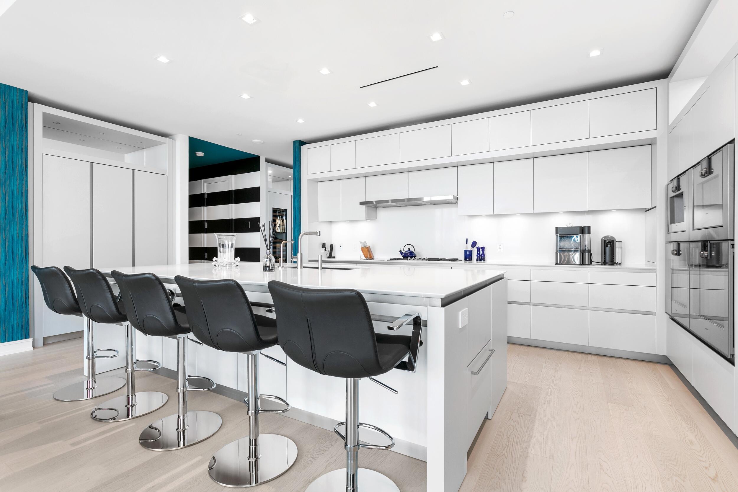 BRISTOL CONDO - Residential