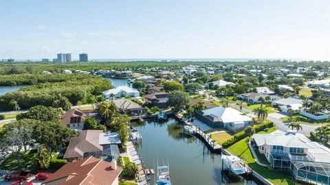 A home in Hutchinson Island