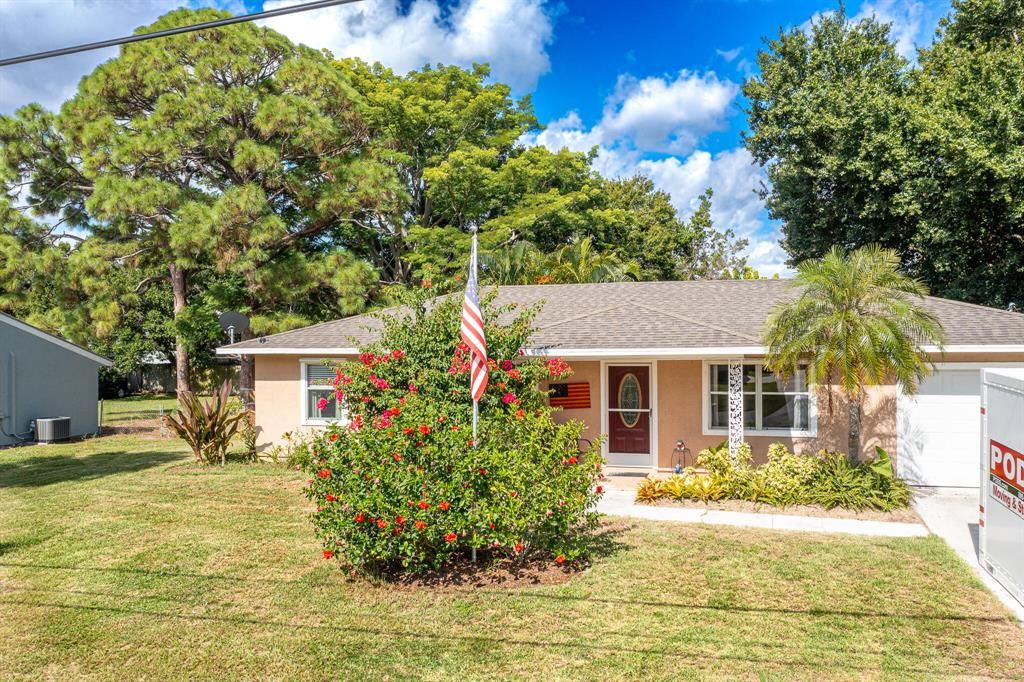 Photo of 4709 Myrtle Drive Dr, Fort Pierce, FL 34982 (MLS # R10825750)