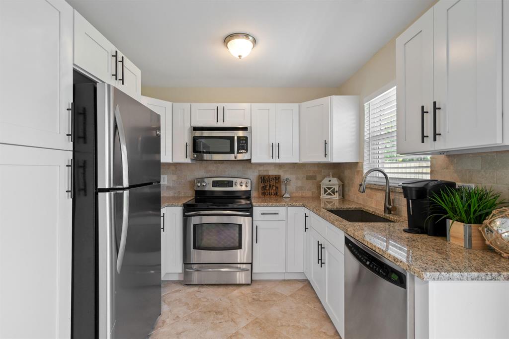 JUPITER VILLAGE PHASE IV - Residential