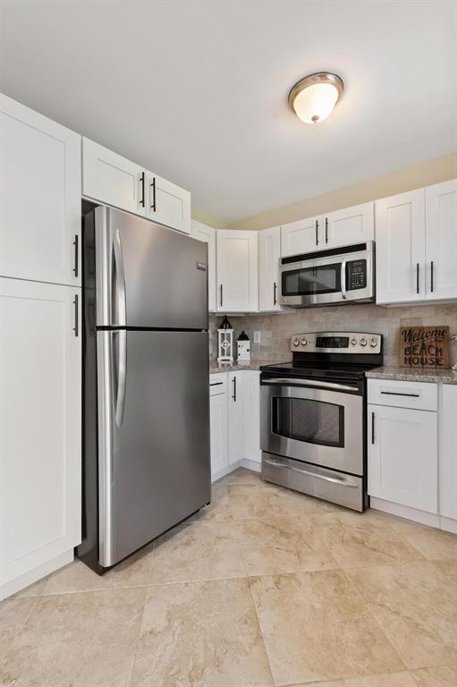 JUPITER VILLAGE PHASE IV - Residential