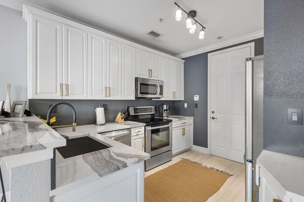 Photo of 3046 Waterside Circle, Boynton Beach, FL 33435 (MLS # R10950863)