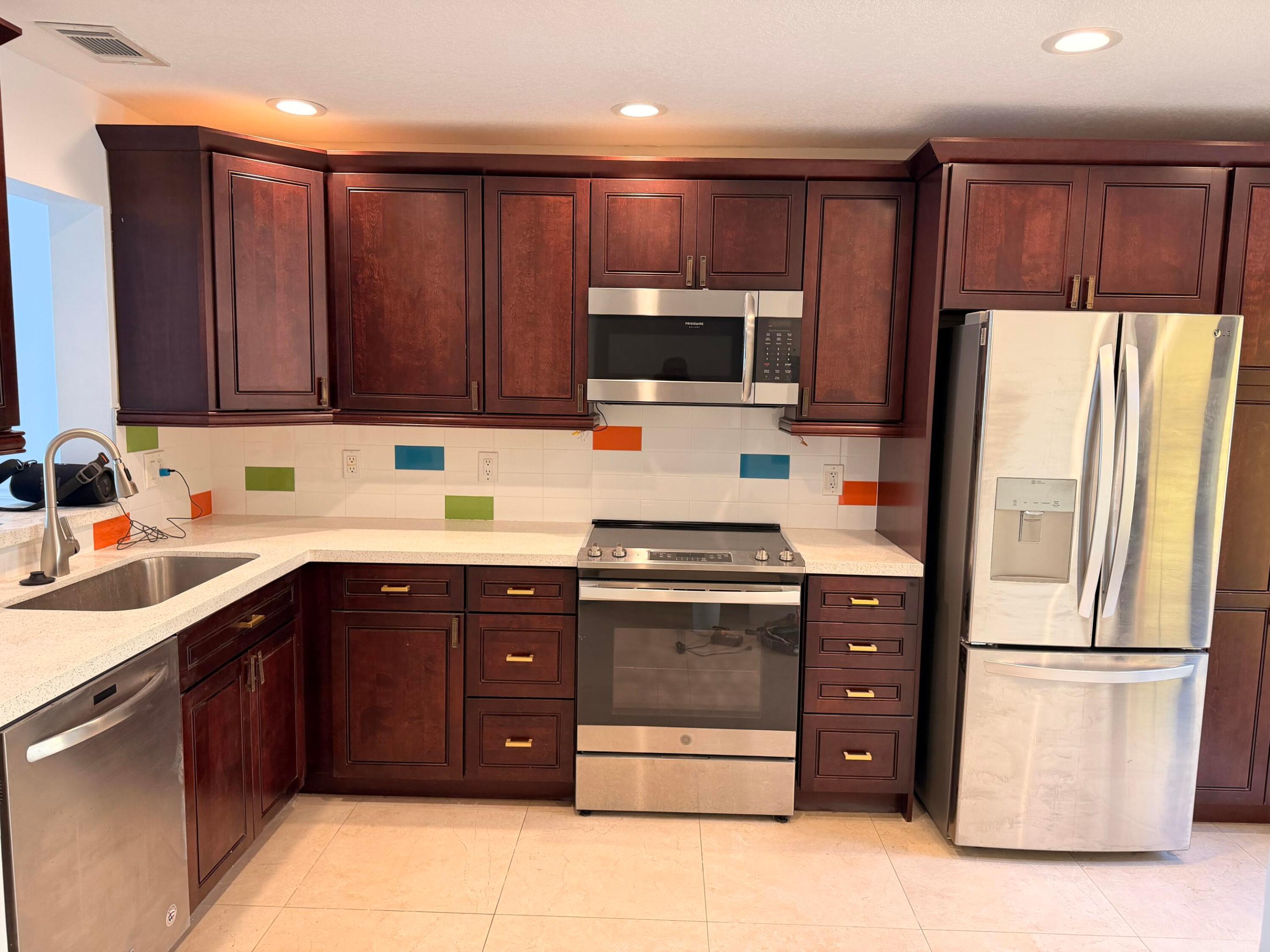 INTRACOASTAL TOWNHOUSES - Residential