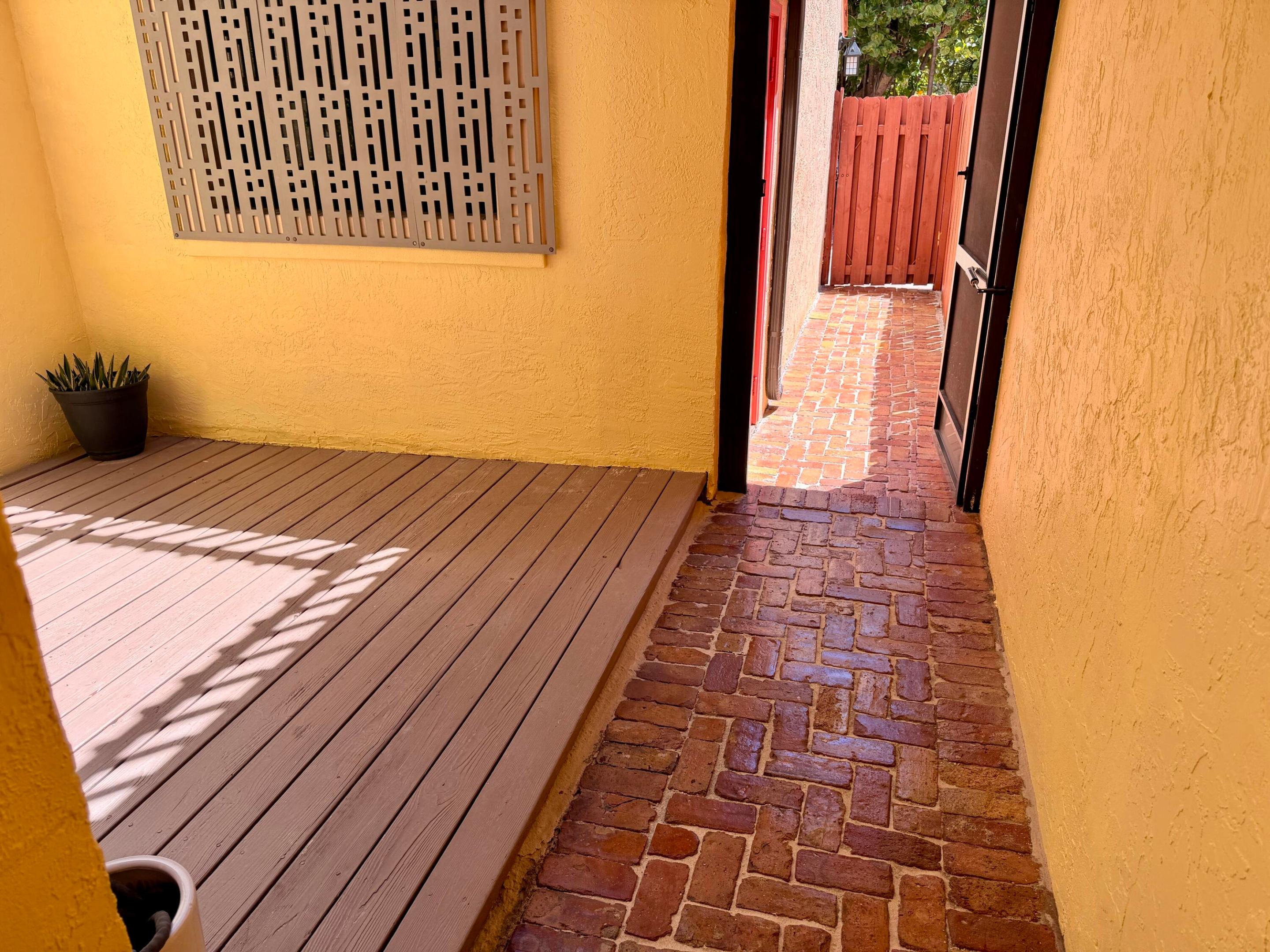 797 S Riverside Drive 797