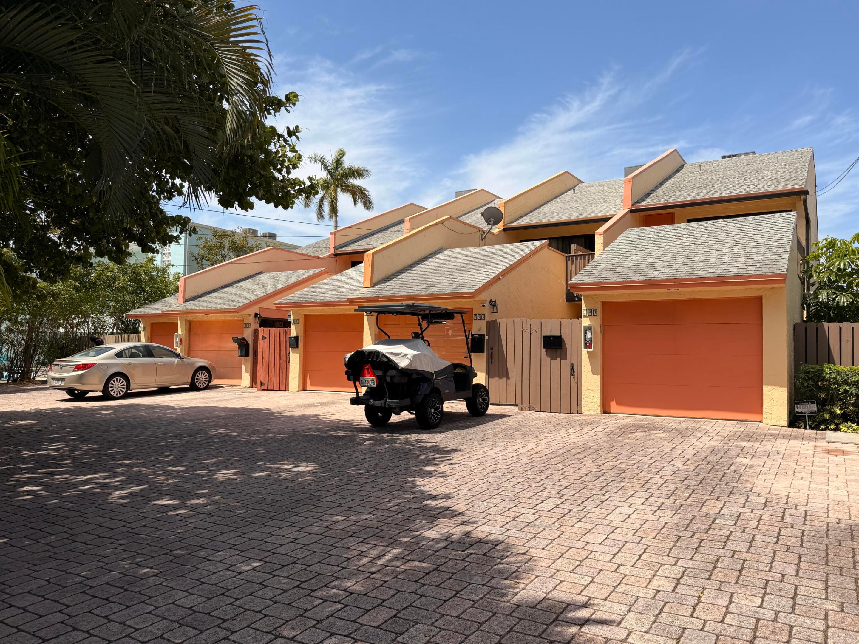 797 S Riverside Drive 797