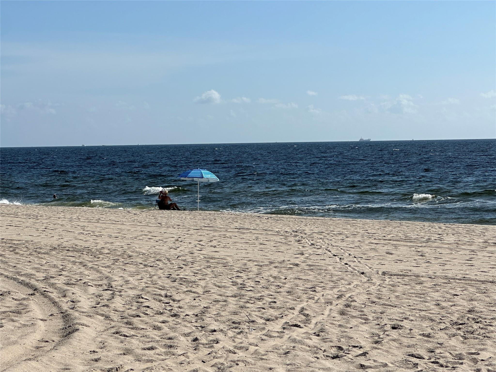 INTRACOASTAL TOWNHOUSES - Residential