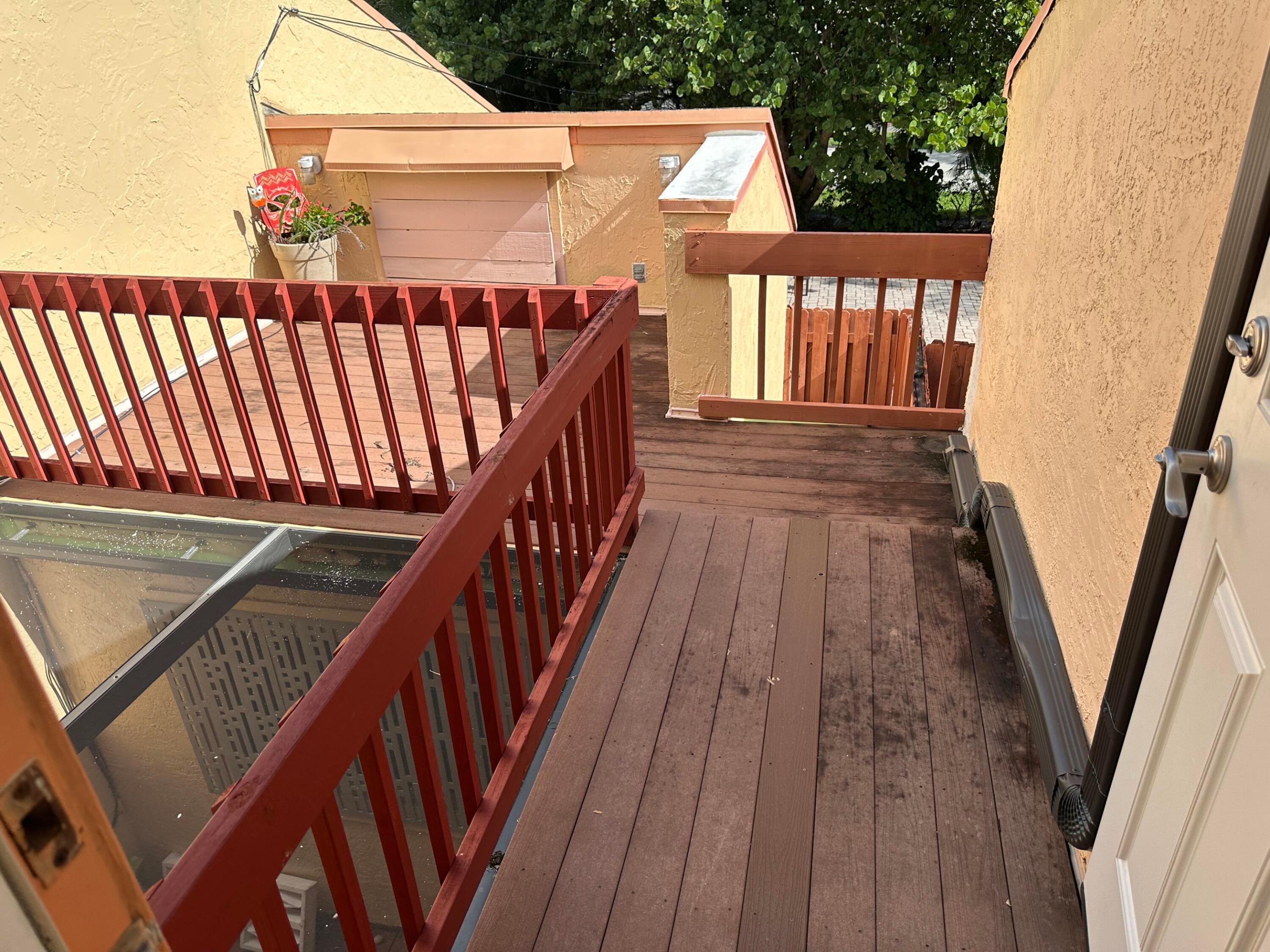 INTRACOASTAL TOWNHOUSES - Residential