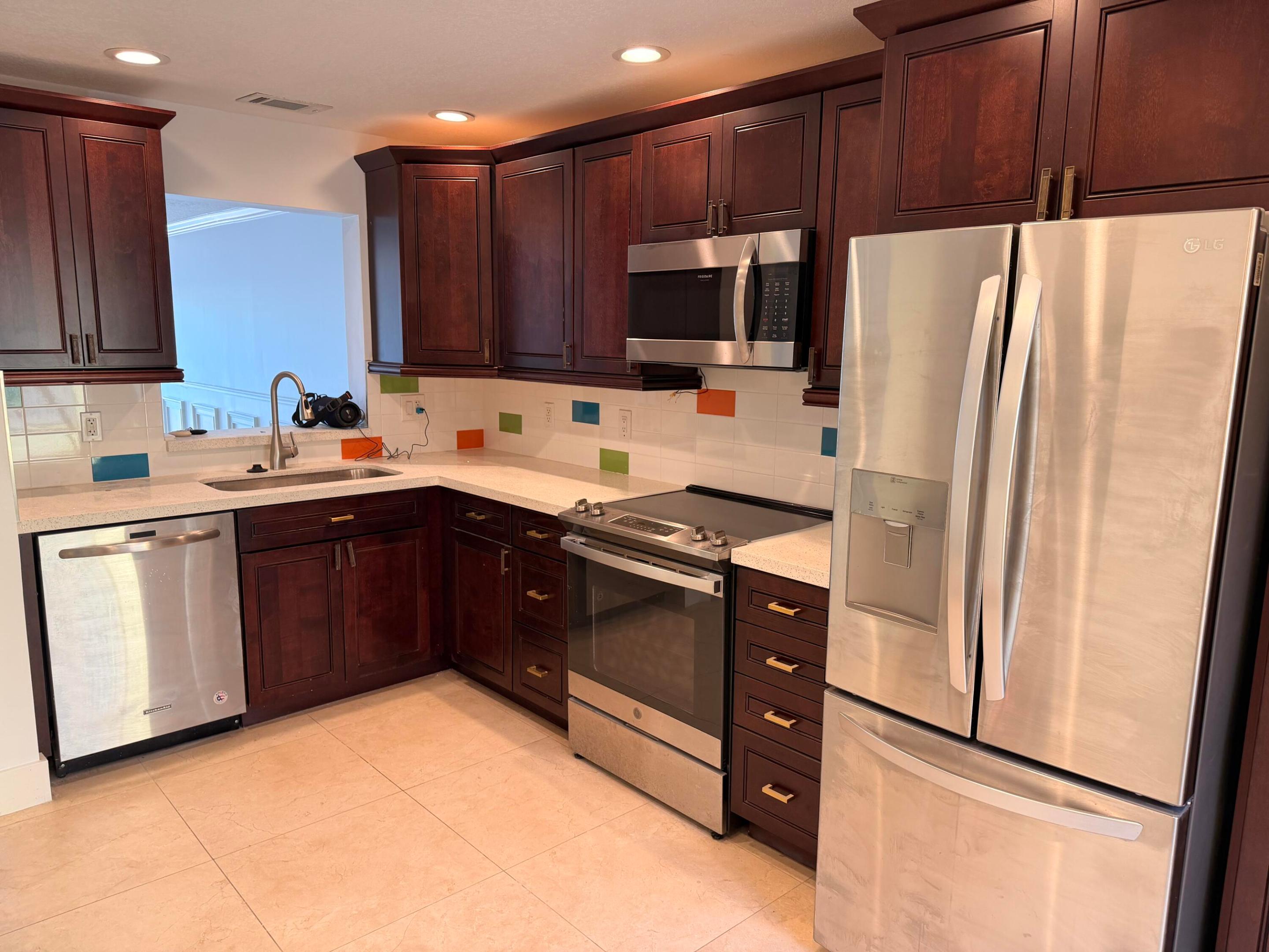 INTRACOASTAL TOWNHOUSES - Residential