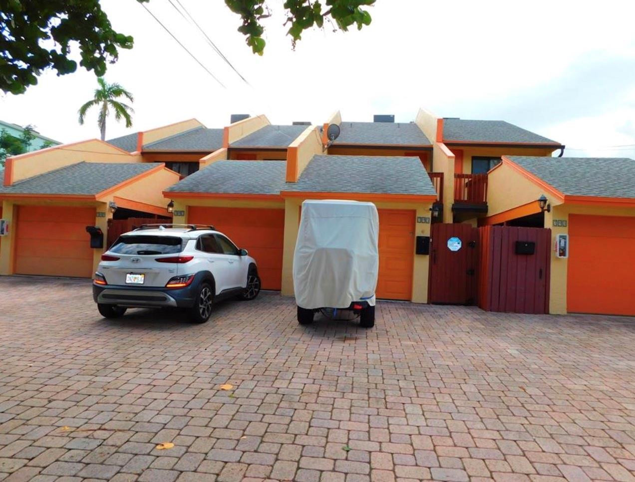 INTRACOASTAL TOWNHOUSES - Residential