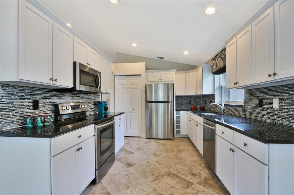 VALENCIA LAKES 1 - Residential