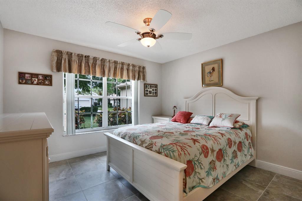 VALENCIA LAKES 1 - Residential