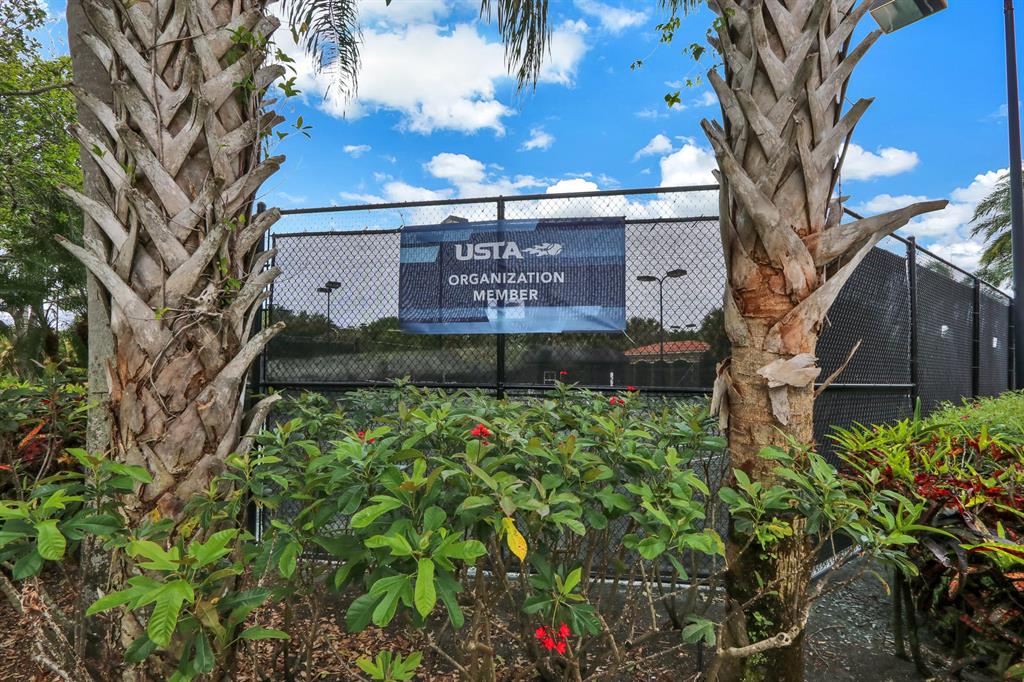 VALENCIA LAKES 1 - Residential