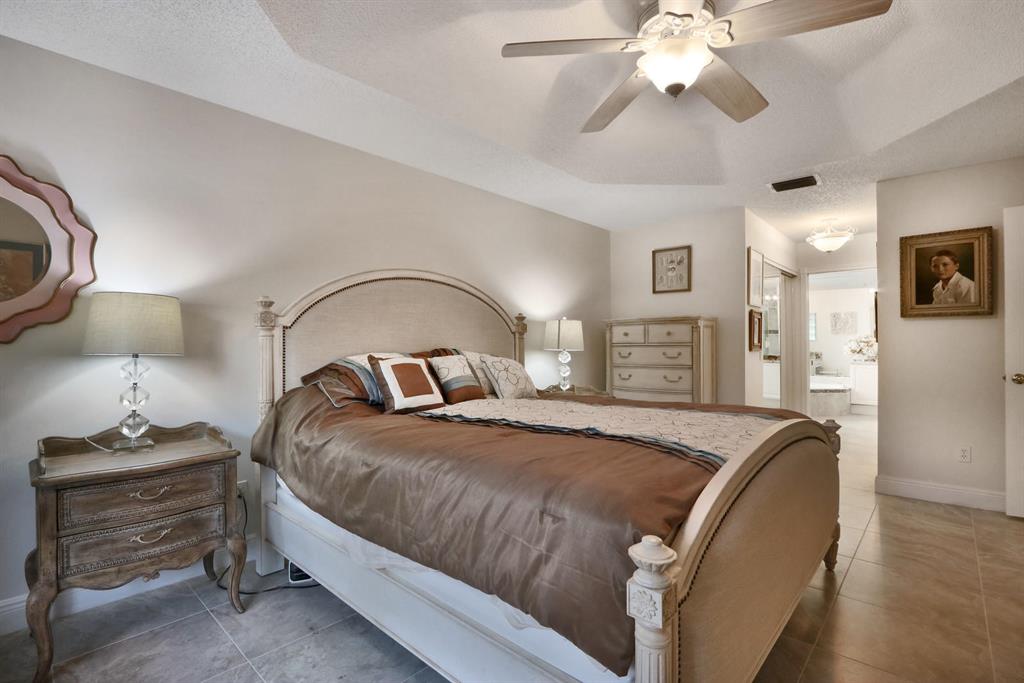 VALENCIA LAKES 1 - Residential