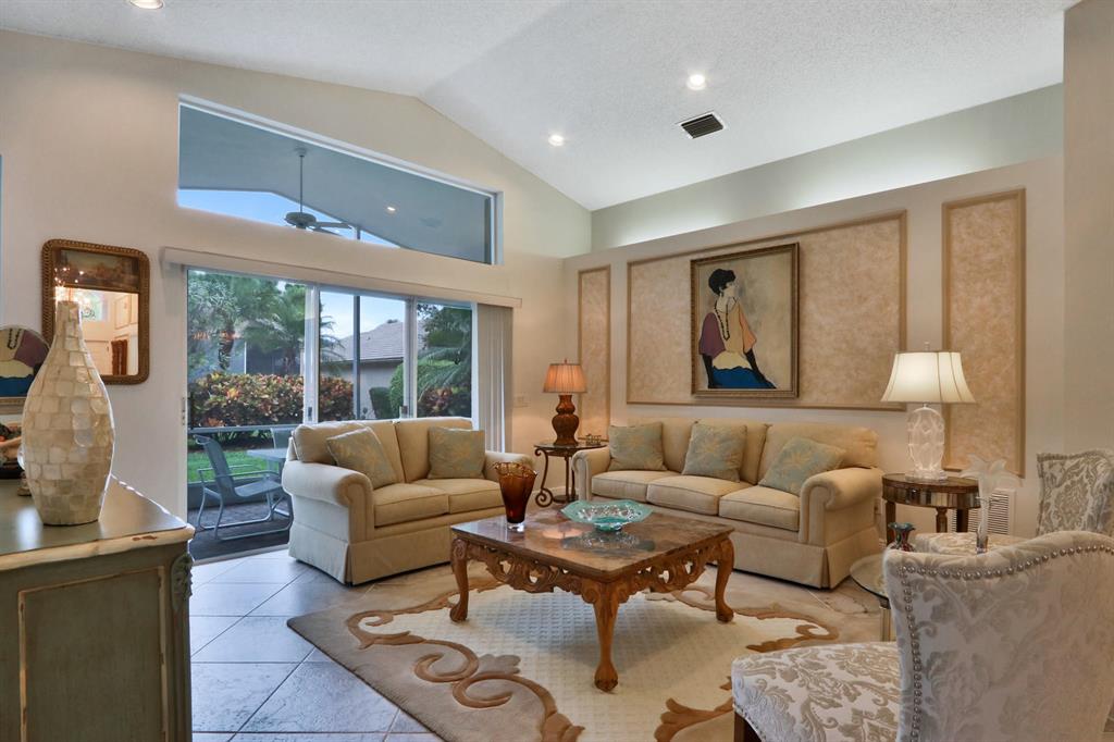 VALENCIA LAKES 1 - Residential