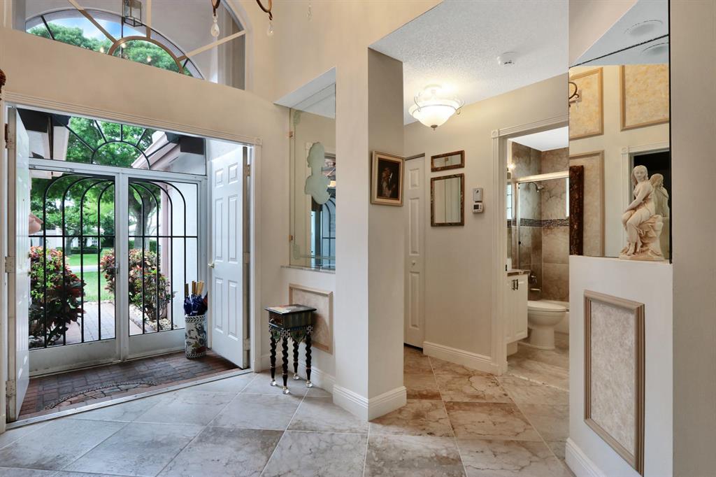 VALENCIA LAKES 1 - Residential