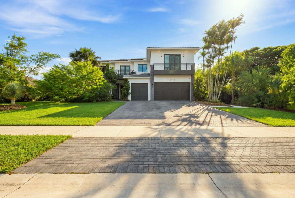 Photo of 6924 N STILLWATER SHORES Drive, Davie, FL 33314 (MLS # B26063454)