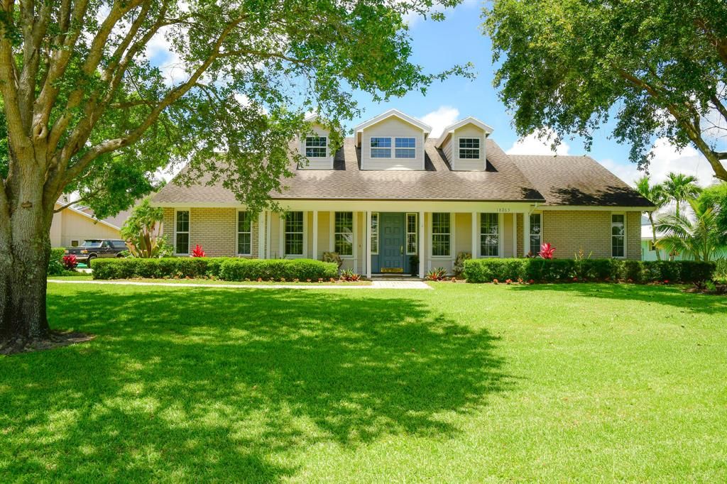 Photo of 18263 River Oaks Drive, Jupiter, FL 33458 (MLS # R10709668)