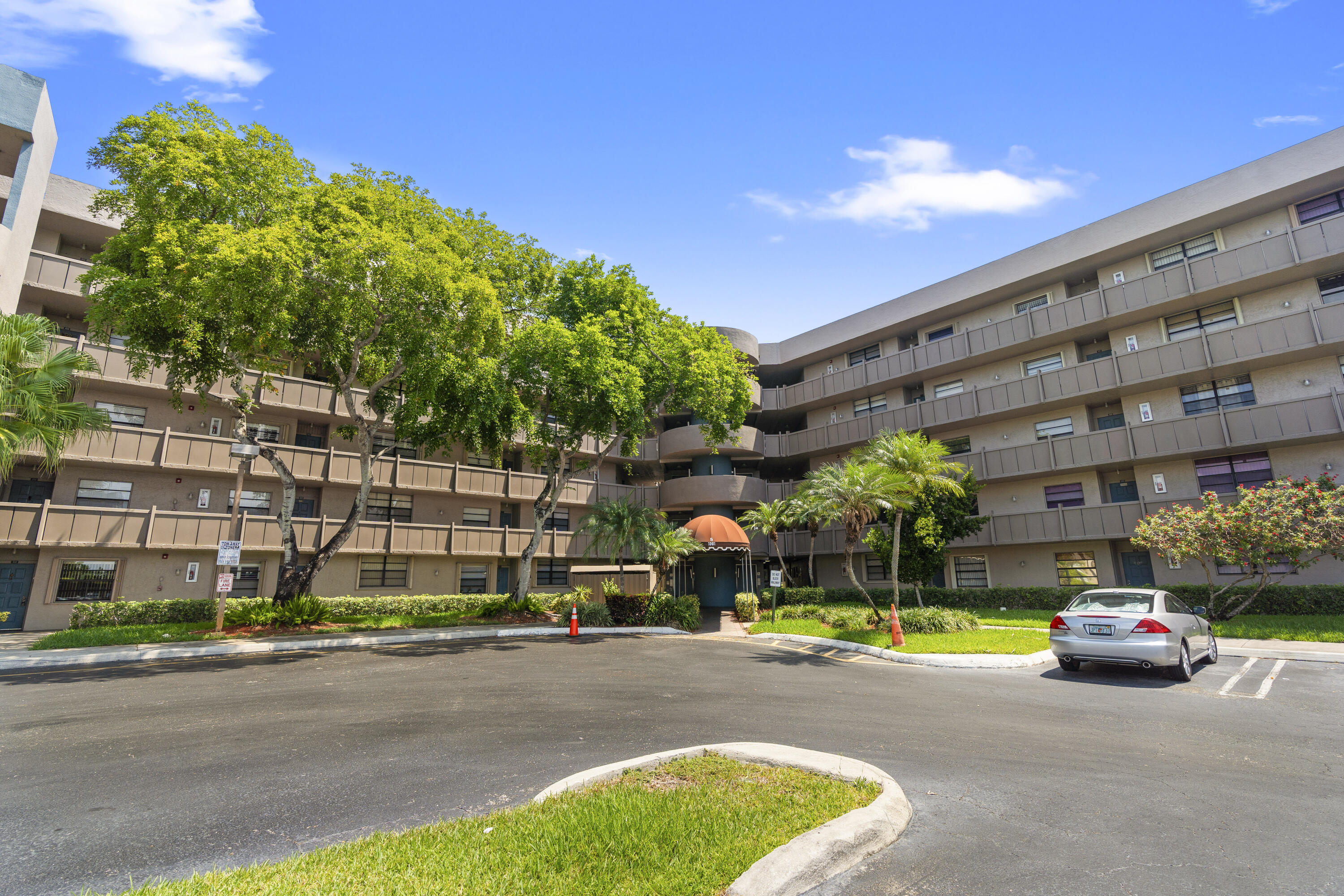 COLONY POINT - Residential