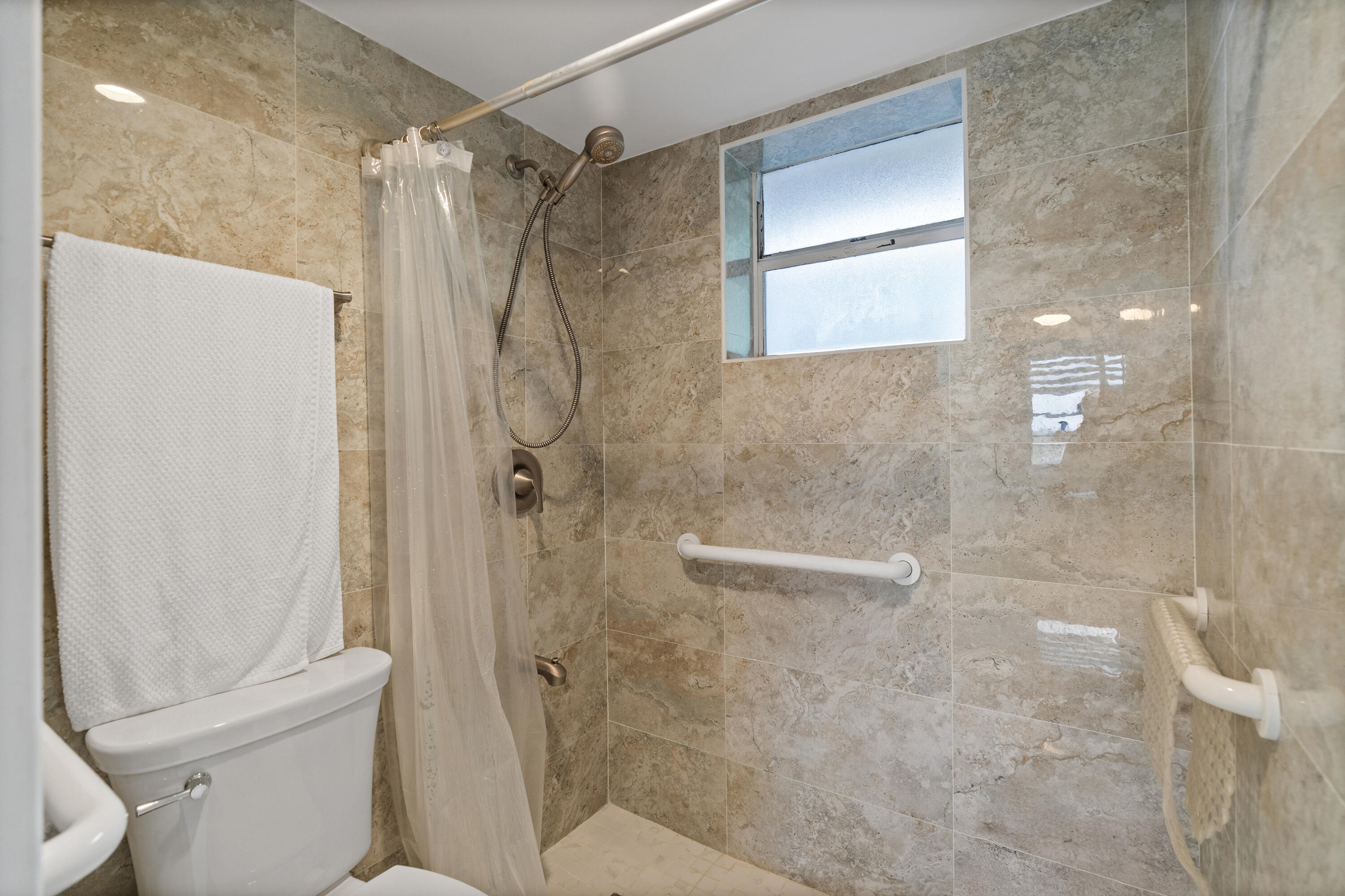 COLONY POINT - Residential