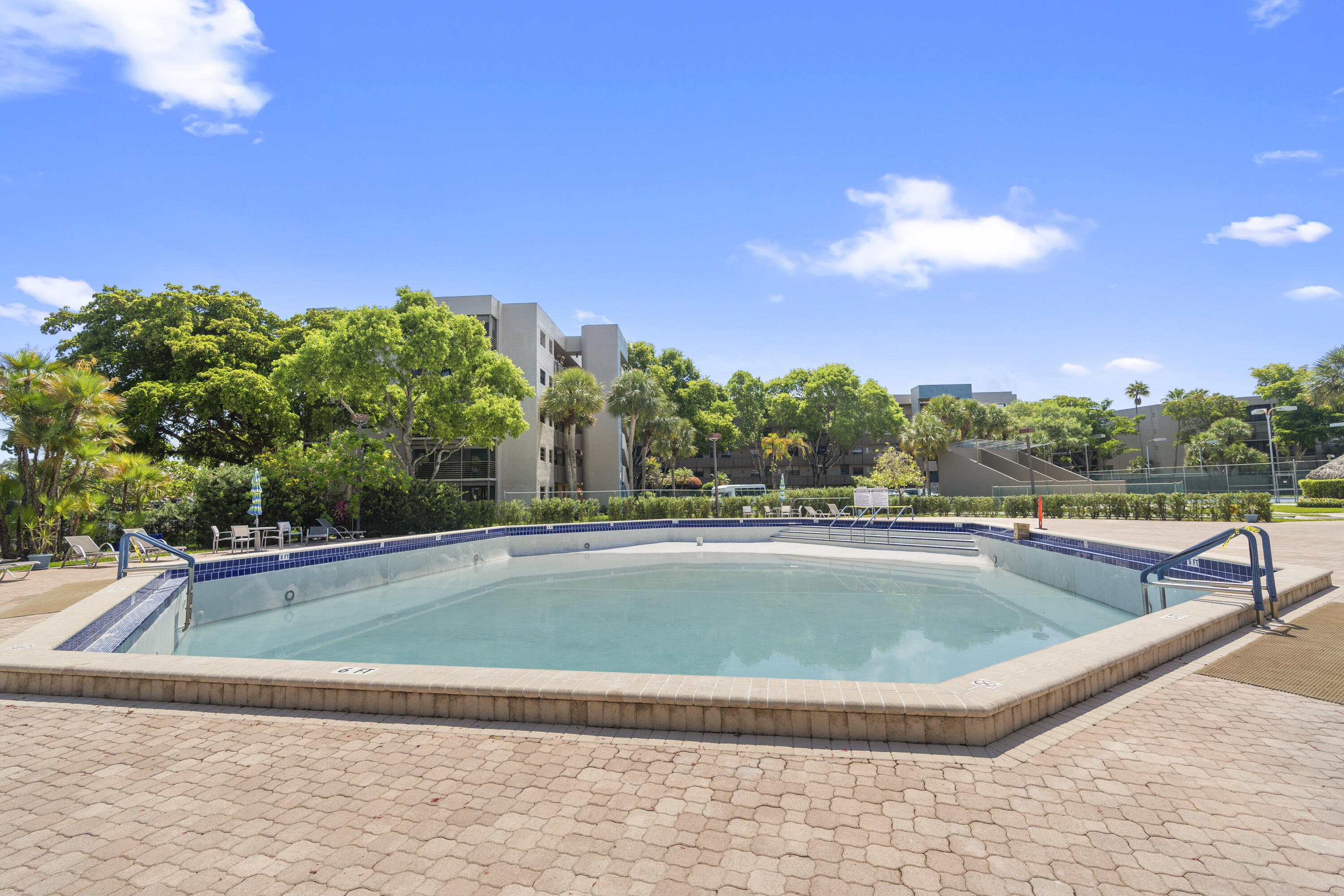 COLONY POINT - Residential