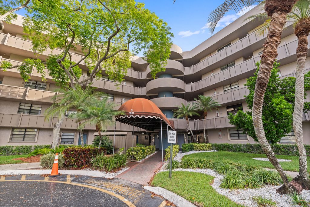 Photo of 1001 Colony Point Circle, Pembroke Pines, FL 33026 (MLS # B26011785)