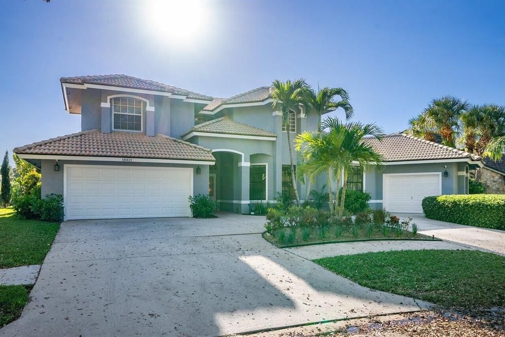 Photo of 18421 Lake Bend Drive, Jupiter, FL 33458 (MLS # R10780506)