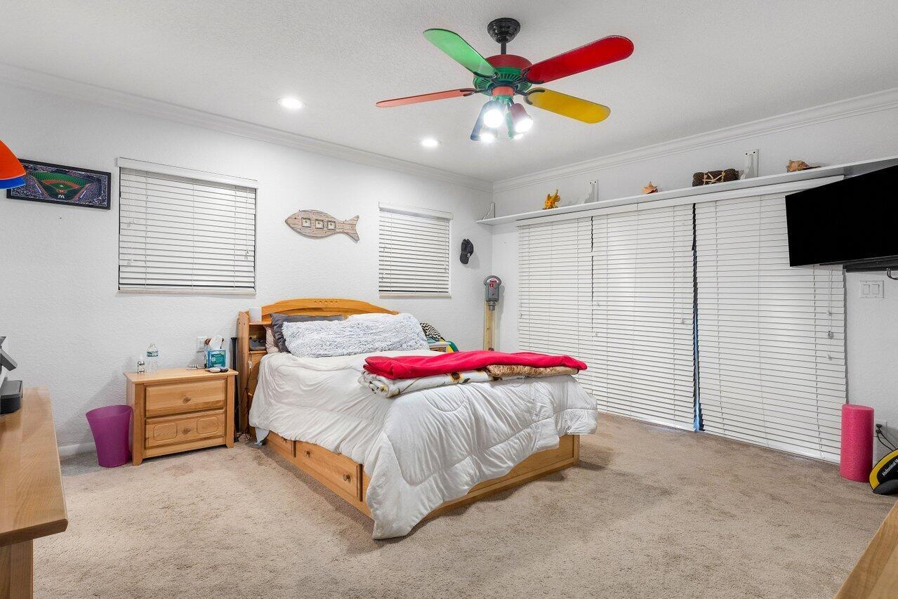 TROPIC ISLE - Residential