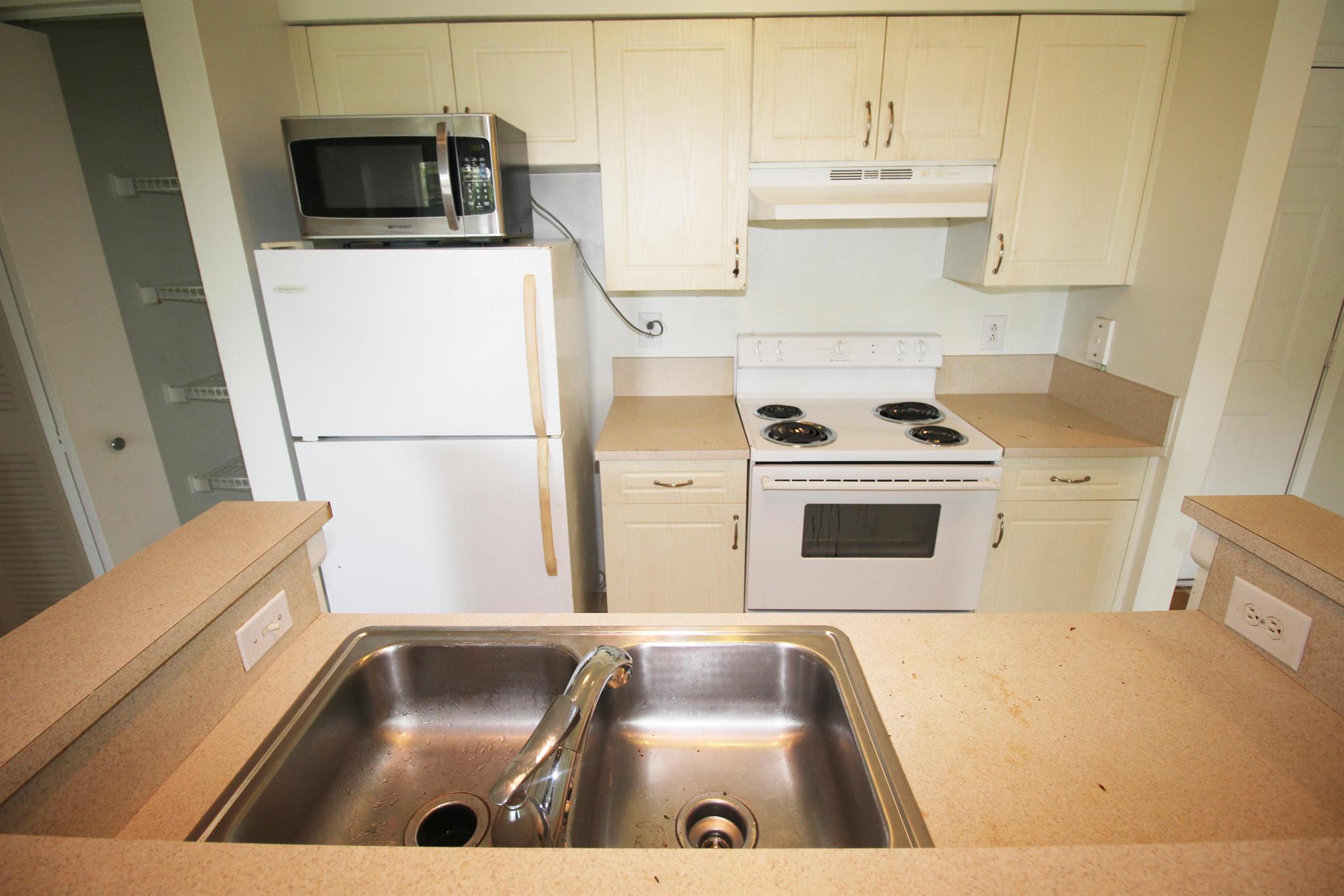 PALM LAKE CONDO - Residential Lease