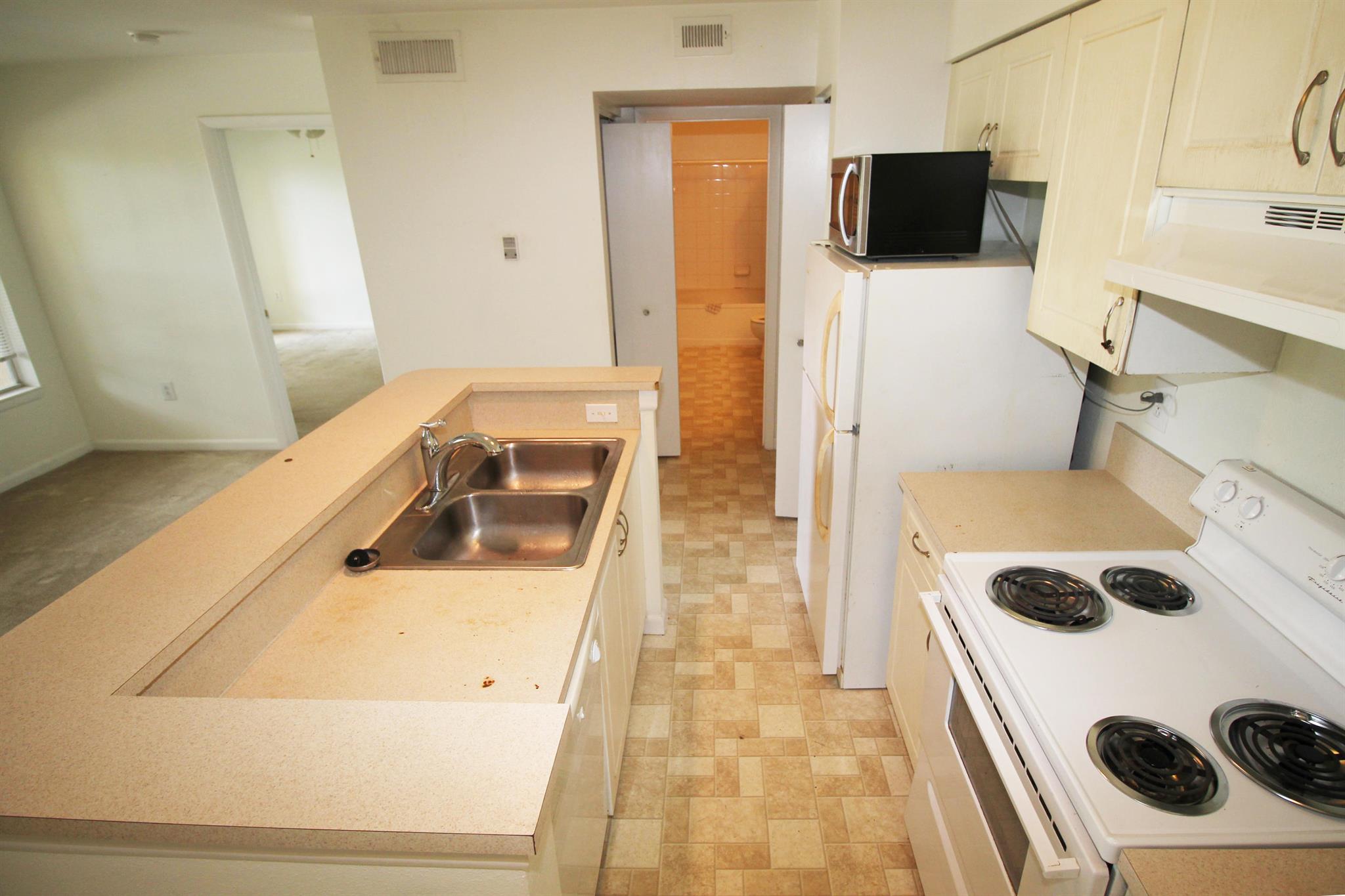 PALM LAKE CONDO - Residential Lease