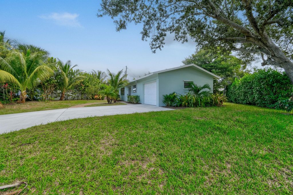 Photo of 356 Cedar Avenue, Tequesta, FL 33469 (MLS # R11139090)