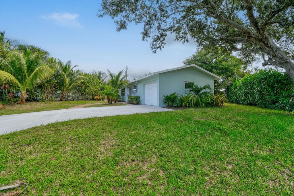 Photo of 356 Cedar Avenue, Tequesta, FL 33469 (MLS # R11139090)