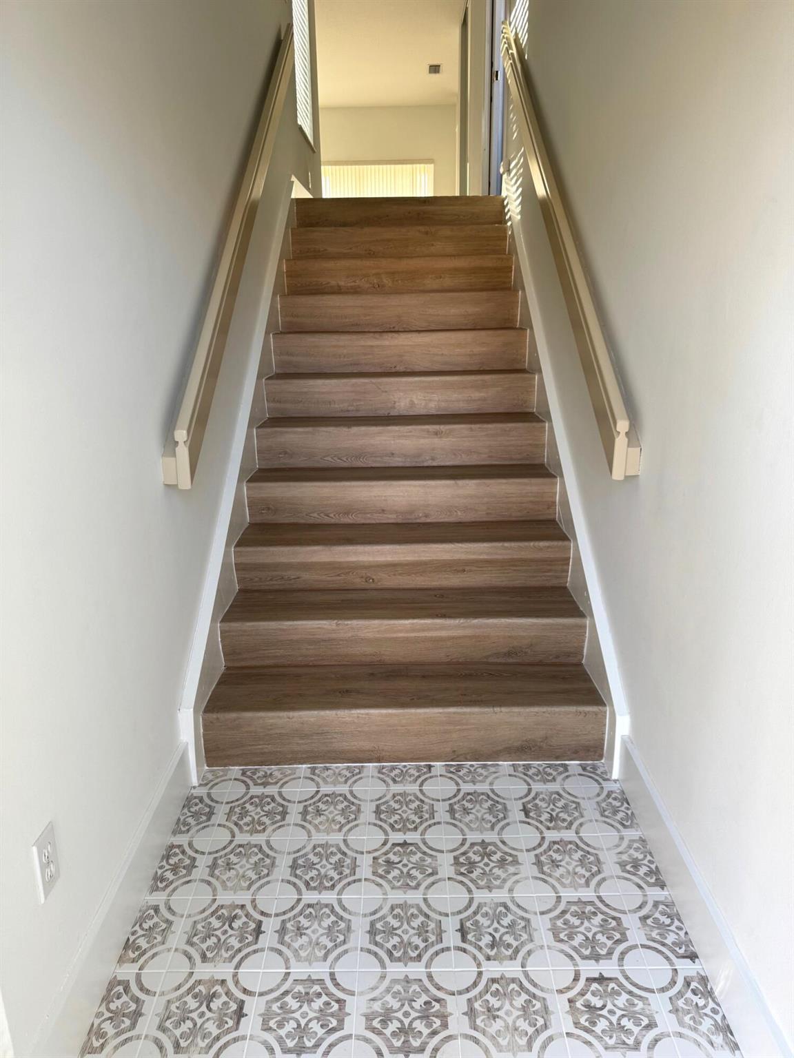 EASTBROOKE COACH HOMES CO - Residential Lease