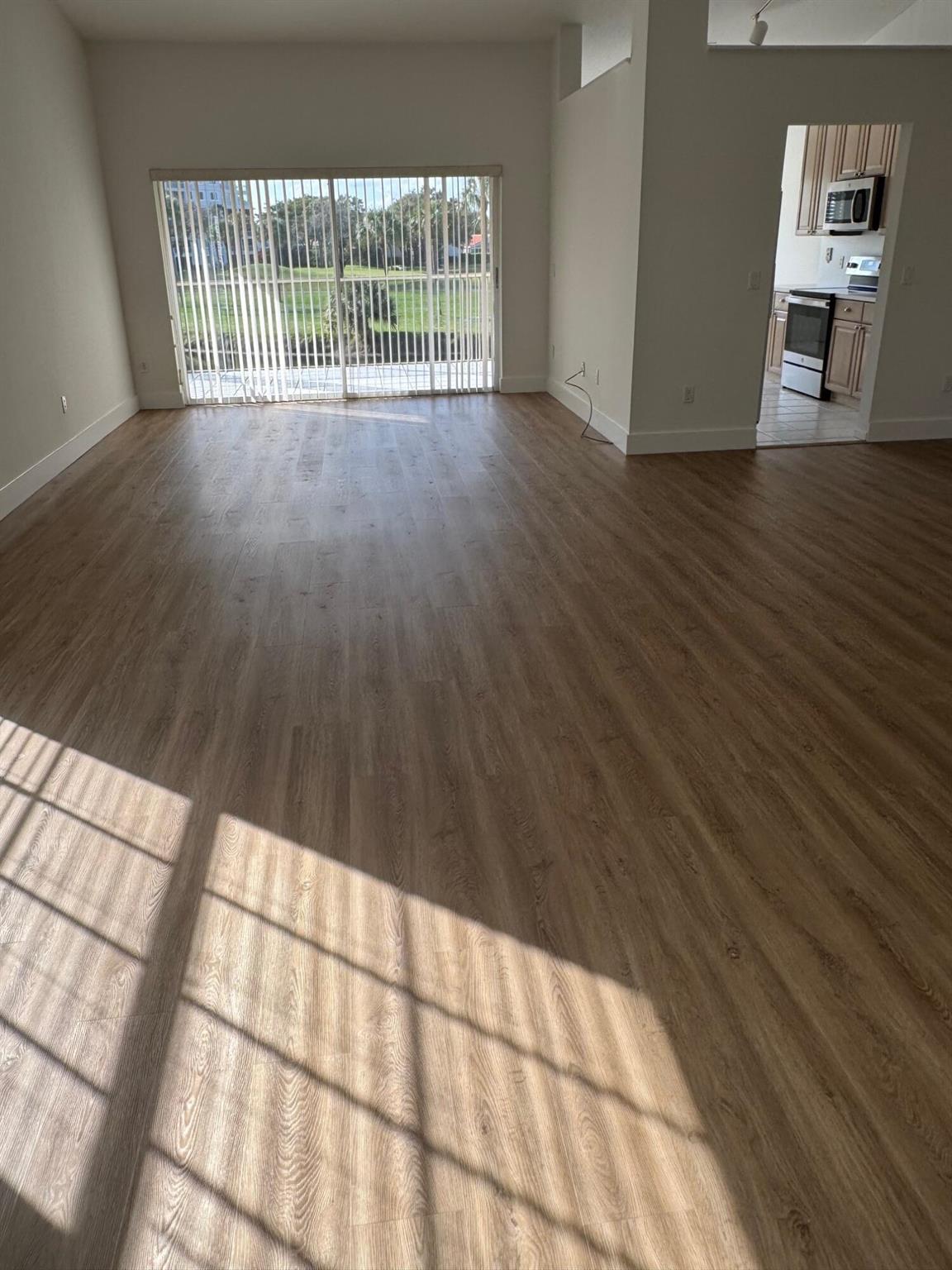 EASTBROOKE COACH HOMES CO - Residential Lease