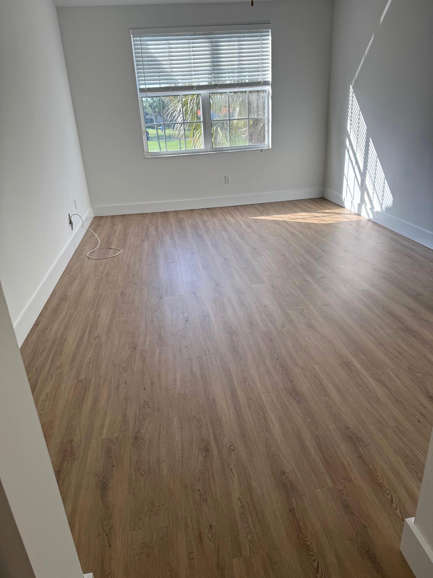 EASTBROOKE COACH HOMES CONDO - Residential Lease