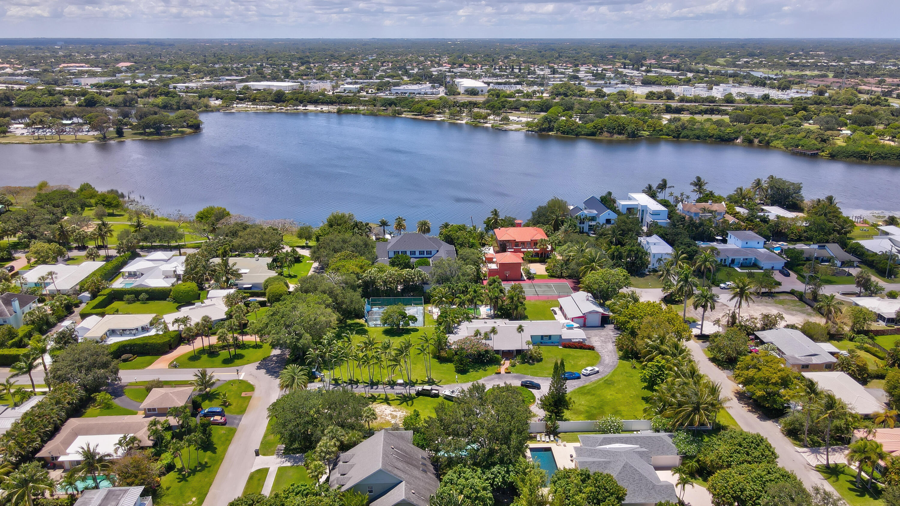 ESTATES MANGO DE PARIS - Residential