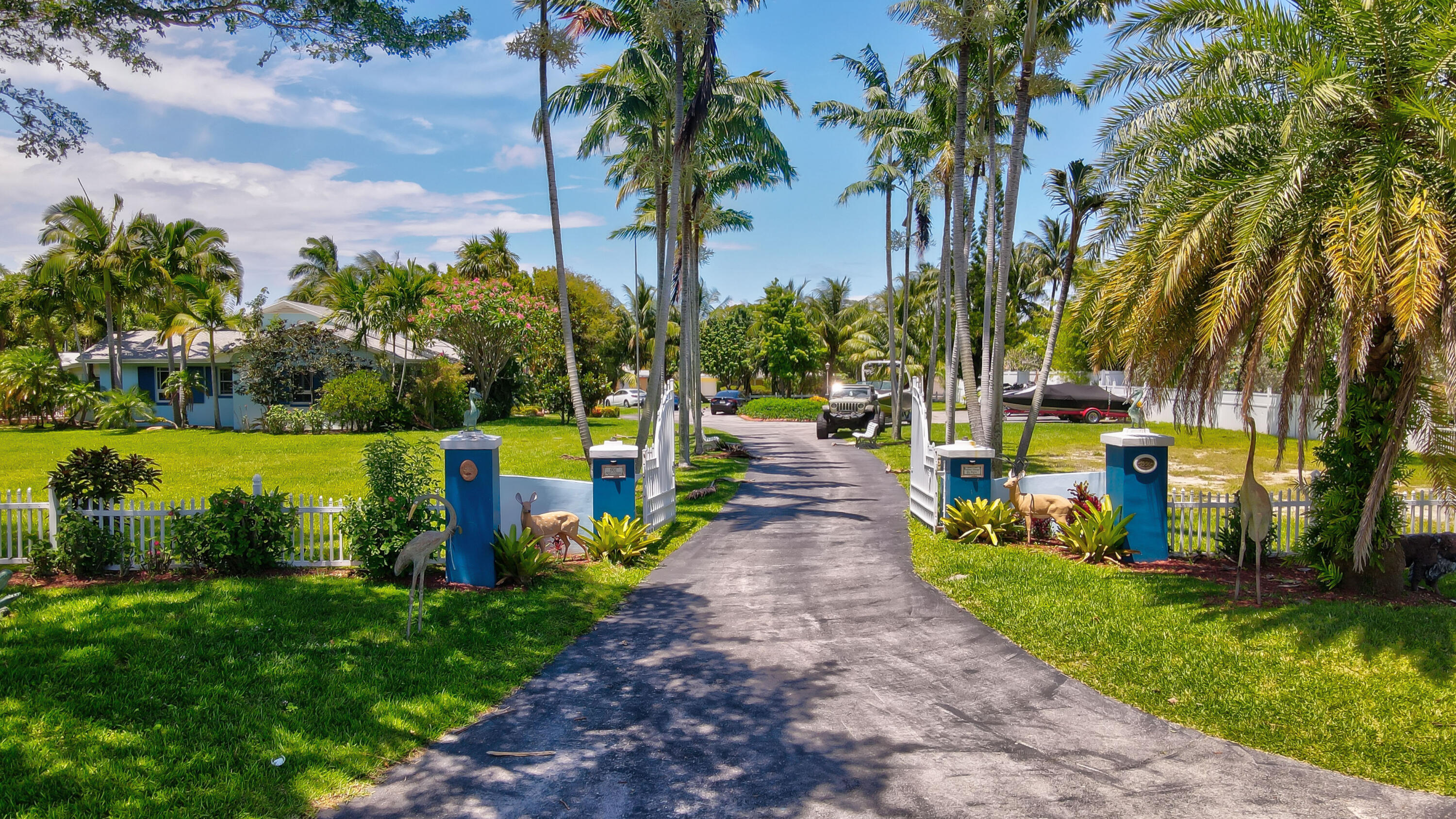 ESTATES MANGO DE PARIS - Residential