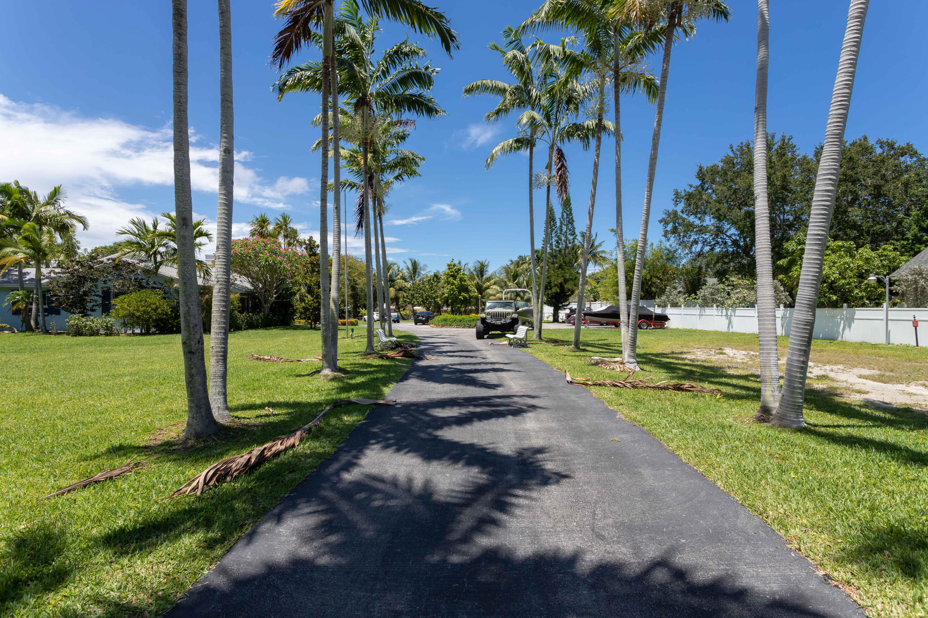 ESTATES MANGO DE PARIS - Residential