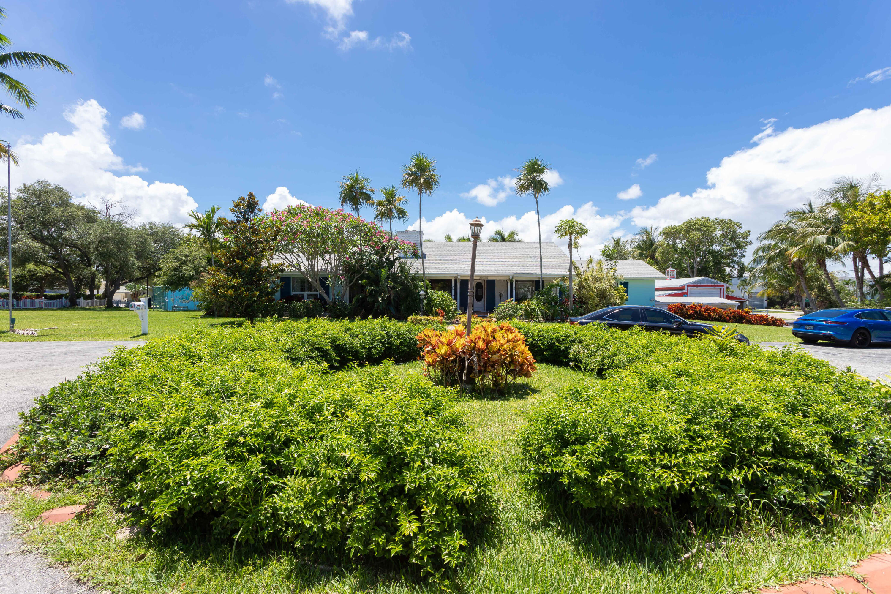 ESTATES MANGO DE PARIS - Residential