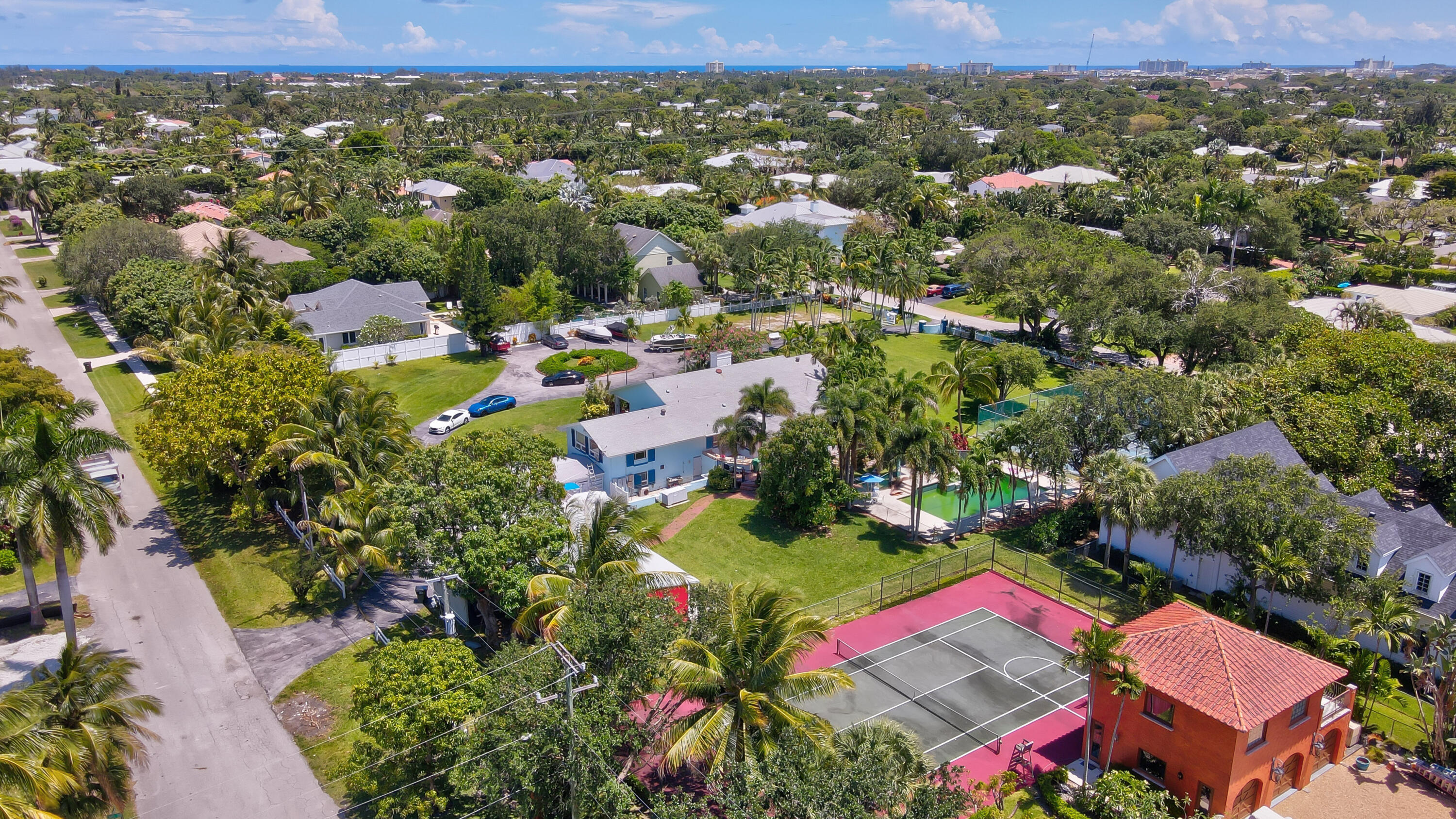 ESTATES MANGO DE PARIS - Residential