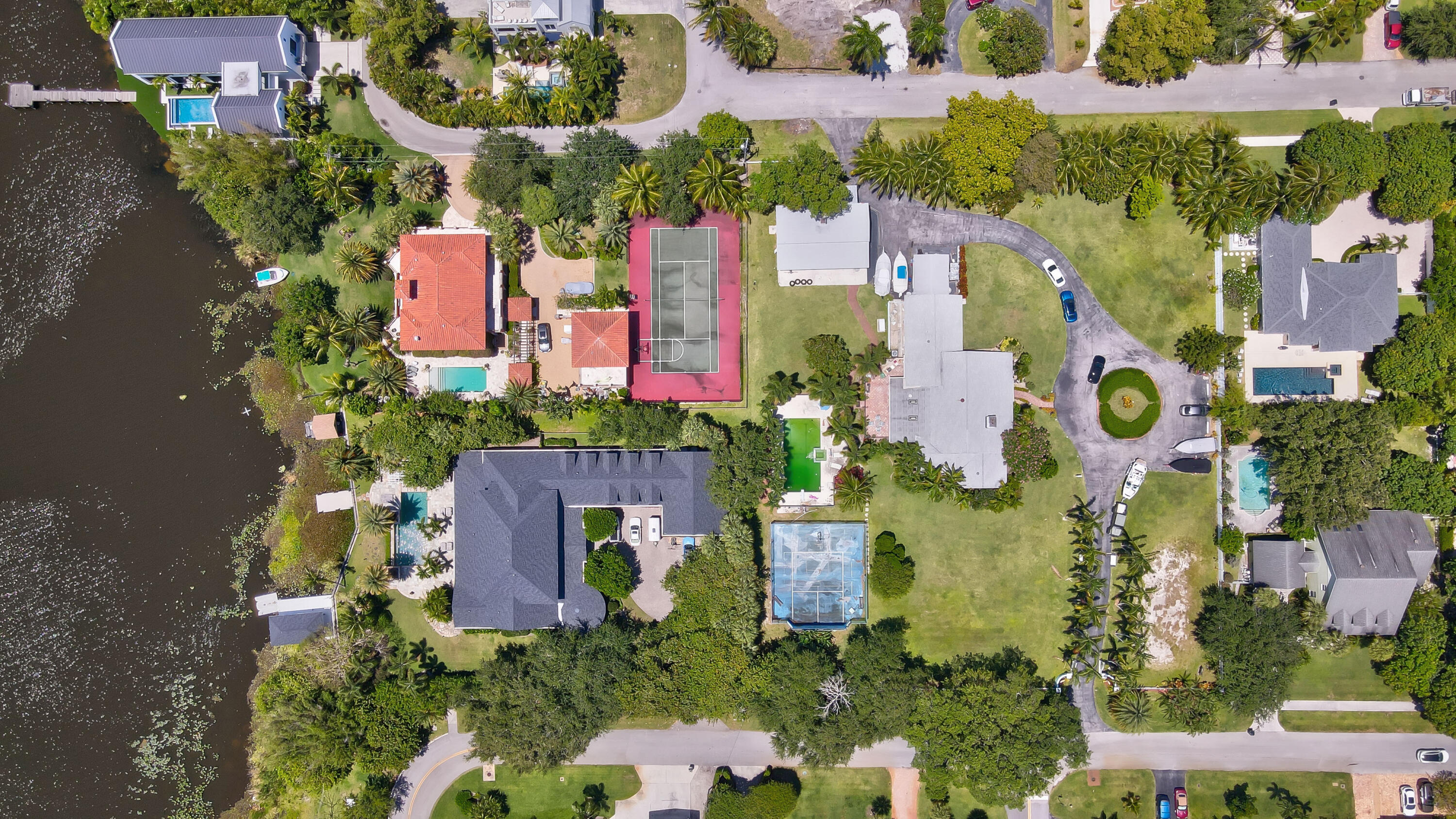 ESTATES MANGO DE PARIS - Residential