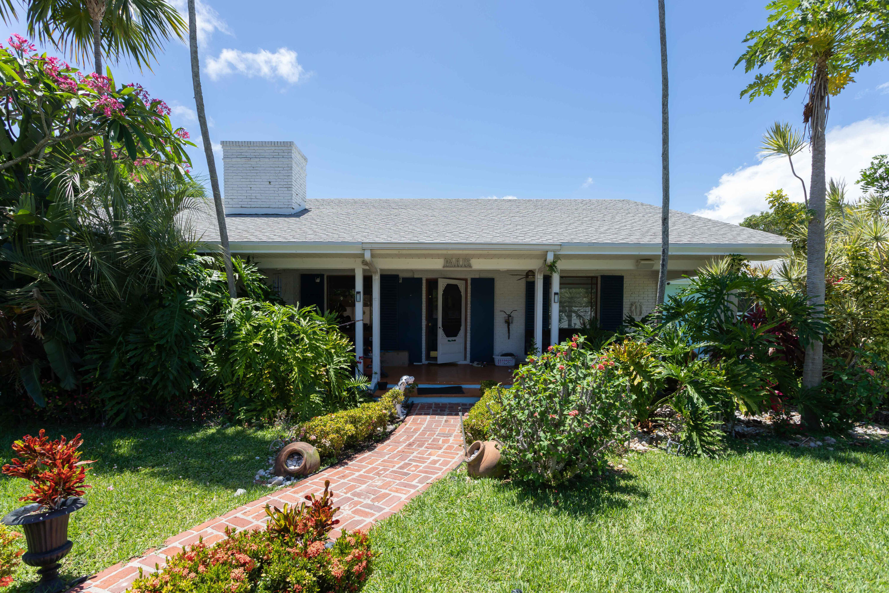 ESTATES MANGO DE PARIS - Residential