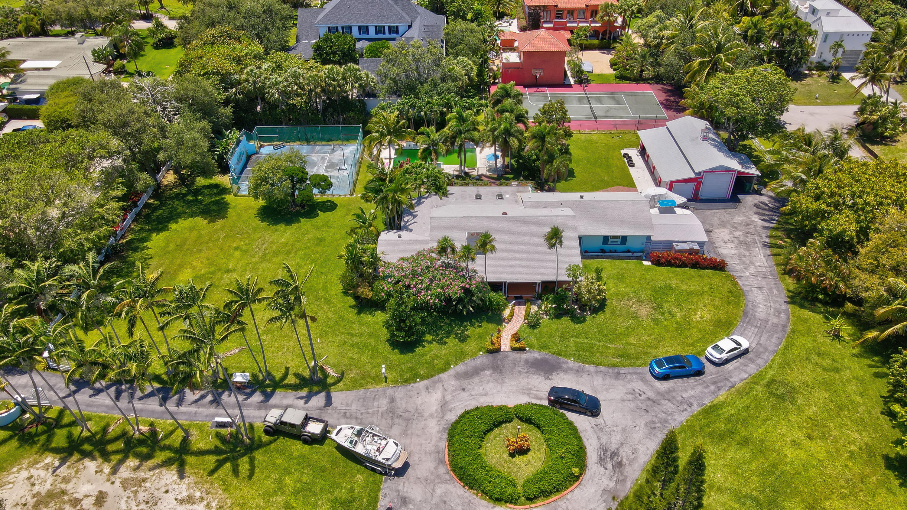 ESTATES MANGO DE PARIS - Residential