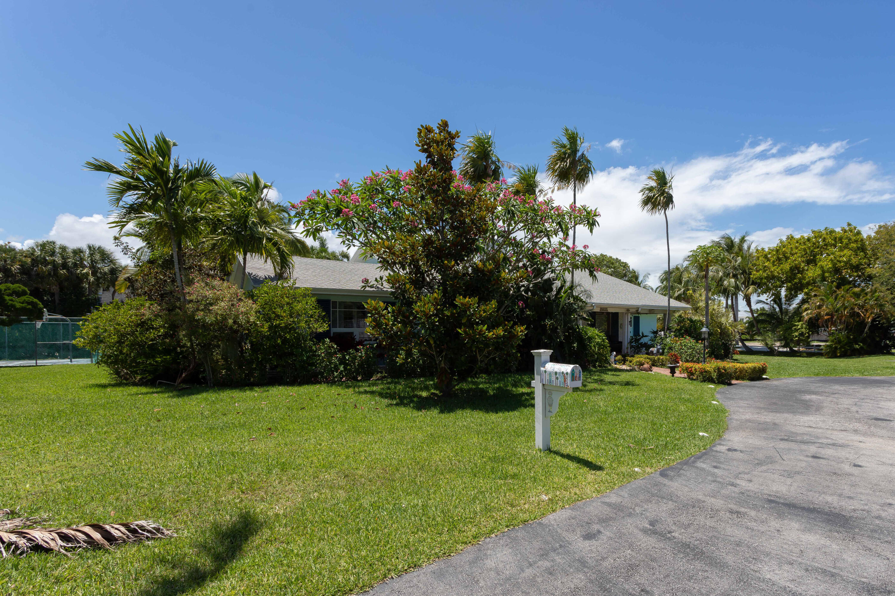 ESTATES MANGO DE PARIS - Residential