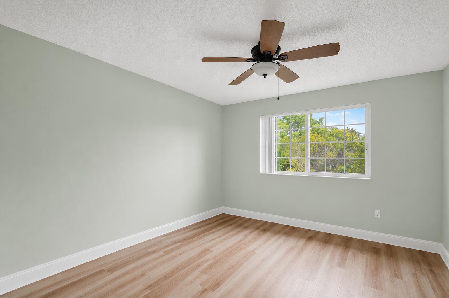 GRAND VIEW AT CRESTWOOD CONDO - Residential