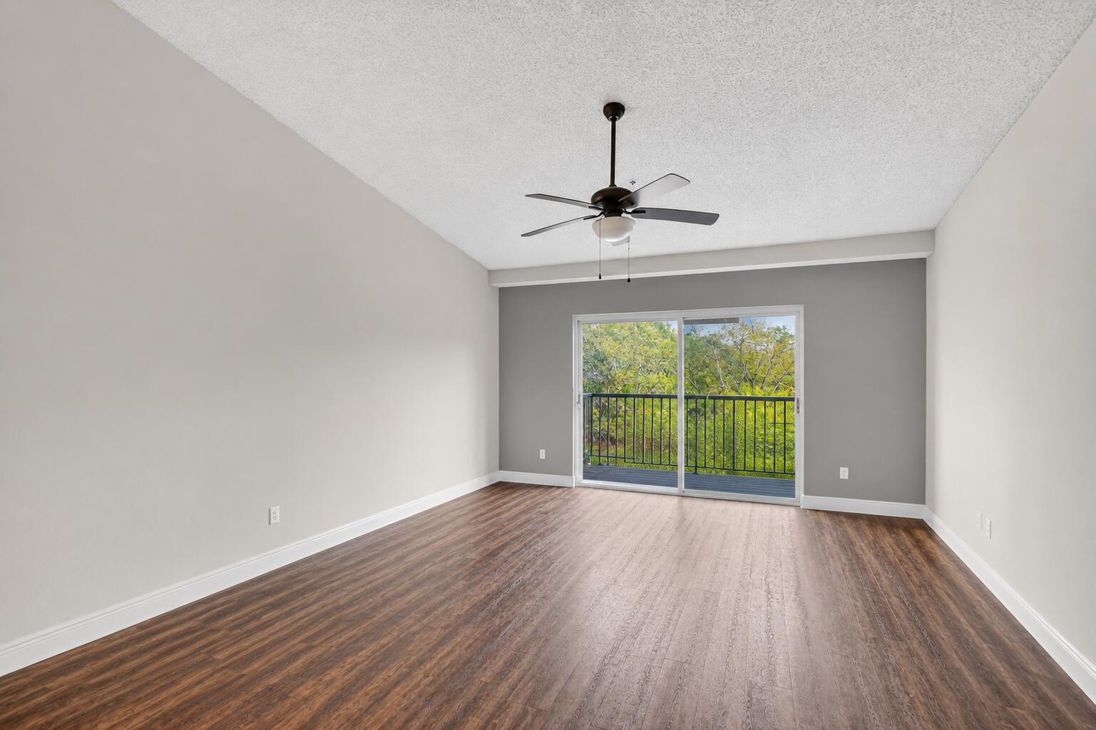GRAND VIEW AT CRESTWOOD CONDO - Residential